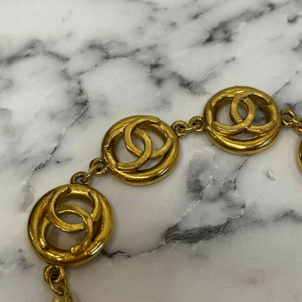 CHANEL Vintage 1983 Gold Plated Round Logo CC Brac - Picture 6 of 9